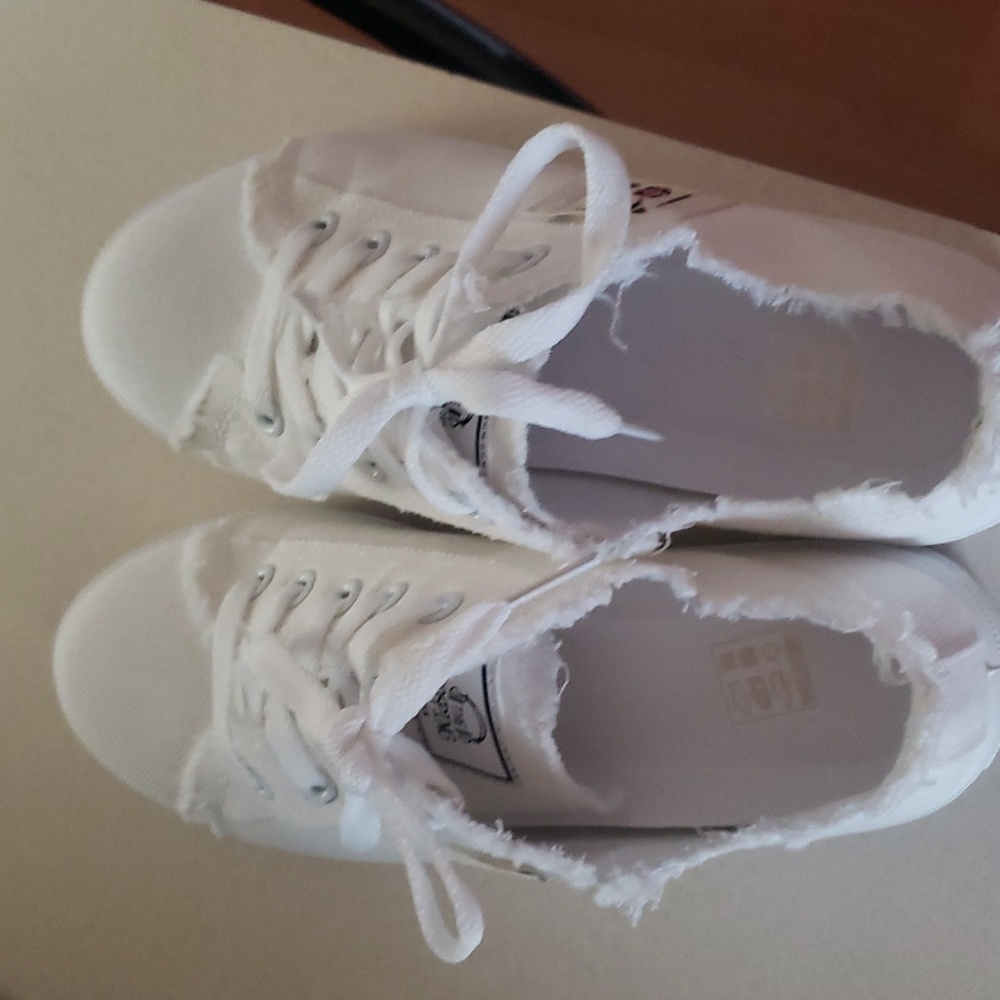 New never worn white shoes